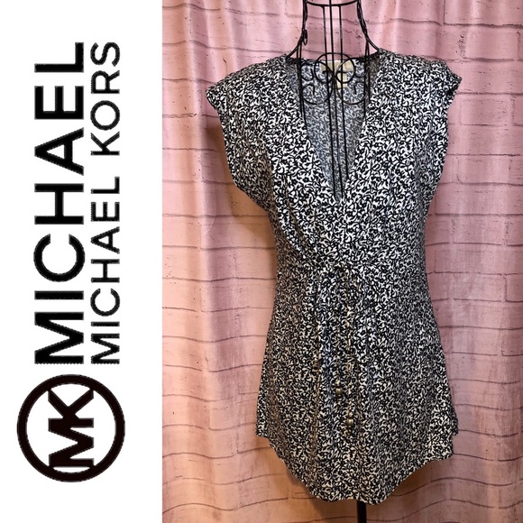 Michael Kors Tops - Michael Kors Black & White Sleeveless V-neck Top